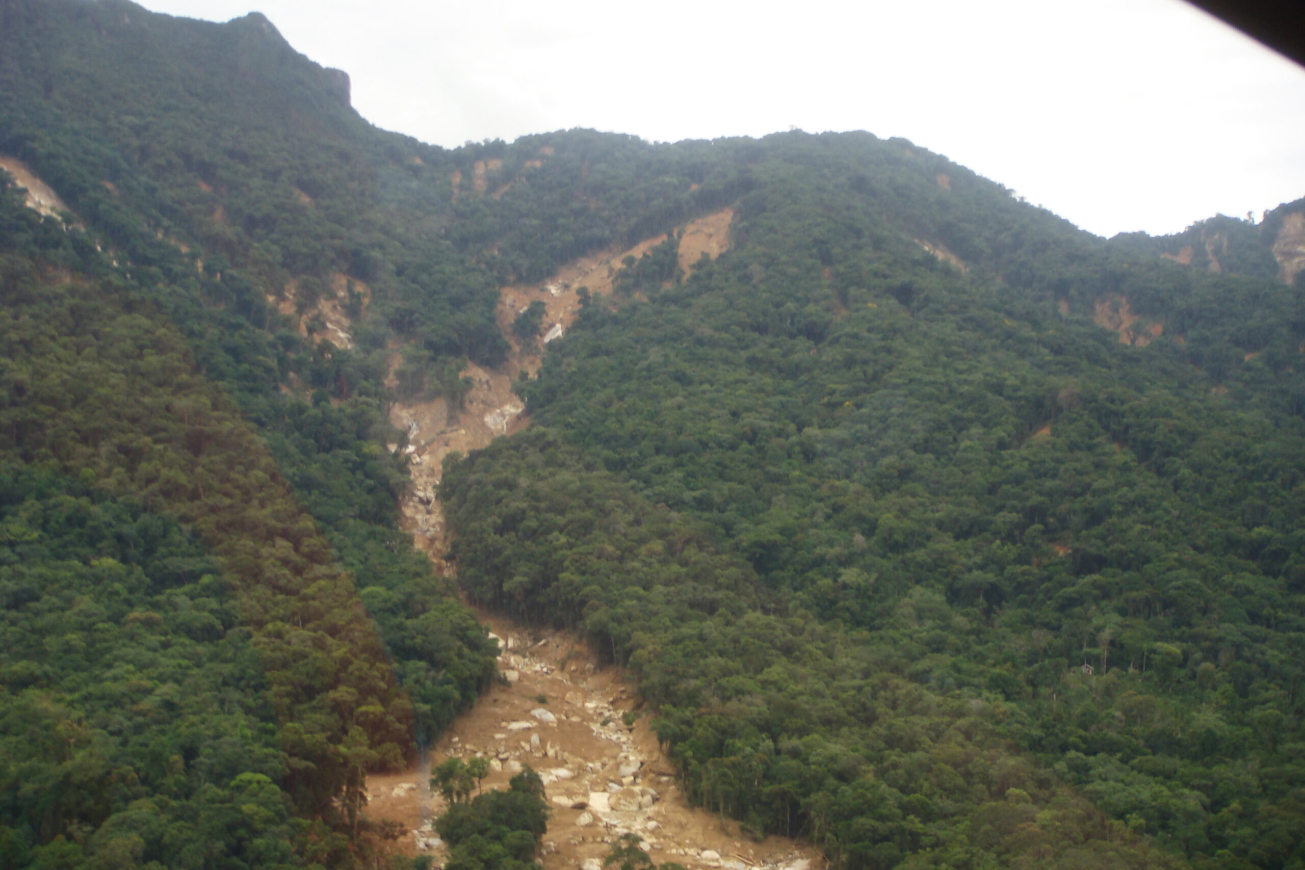 Marco na prevenção de desastres: 15 anos da maior tragédia do Litoral do Paraná (Foto: Arquivo/Defesa Civil Estadual)