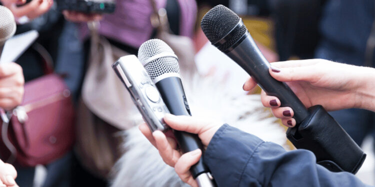 Imprensa brasileira sofreu ataques a cada dois dias em 2022