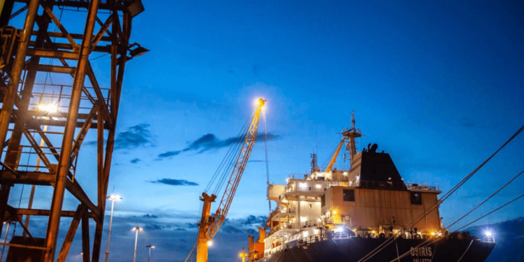 Portos de Paranaguá e Antonina registram aumento na movimentação de cargas