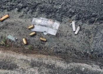 GCM encontra estojos de munição jogados em rua na área central de Paranaguá