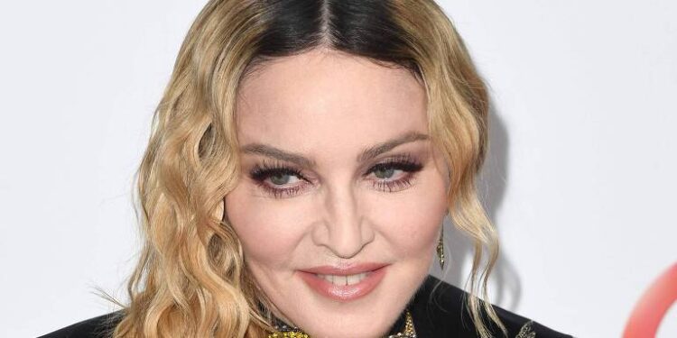 Madonna é internada na UTI após ser encontrada desacordada