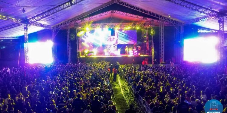 Milhares de pessoas comparecem aos eventos de aniversário de Matinhos