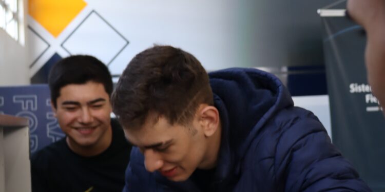 Parceria entre Cattalini e Senai fortalece oferta de cursos técnicos em Paranaguá com foco em mecatrônica