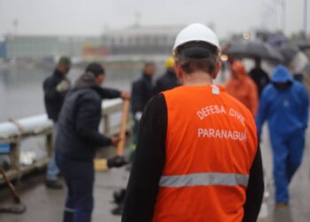Defesa Civil de Paranaguá acompanha serviços de reparação na passarela da Ilha dos Valadares