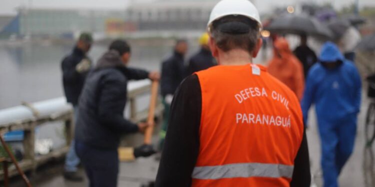 Defesa Civil de Paranaguá acompanha serviços de reparação na passarela da Ilha dos Valadares