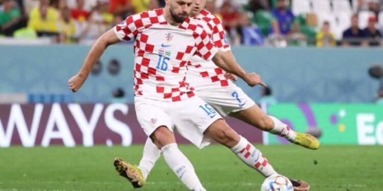 Jogador que eliminou o Brasil na Copa do Mundo perde pênalti e entrega título à Espanha na Nations League