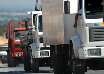 Exame toxicológico para motoristas de ônibus e caminhão tem novo prazo