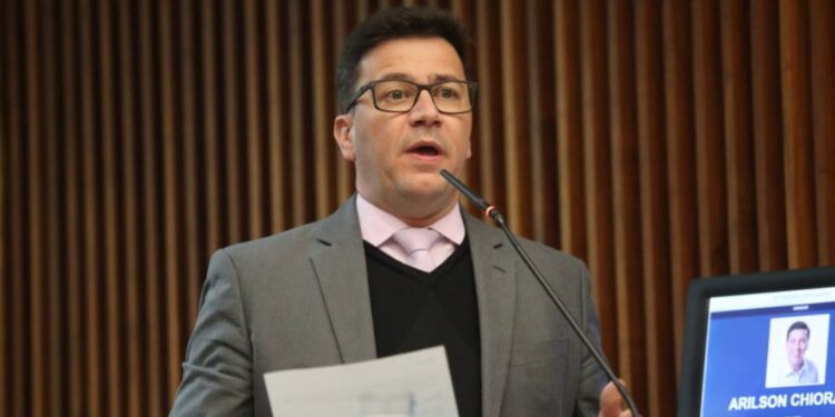 Deputado Arilson Chiorato lidera movimento contra a privatização da Copel