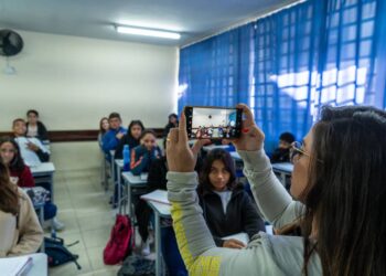 Inteligência artificial para registro de presença agiliza processos na rede estadual de ensino