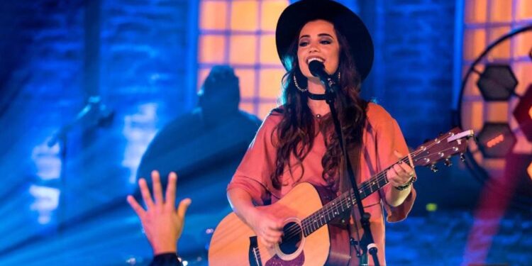 Aniversário de Paranaguá terá show nacional com a cantora gospel Isadora Pompeo