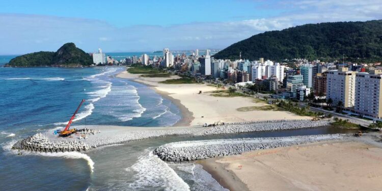 Um ano depois, obras de revitalização da Orla de Matinhos alcançam 80%