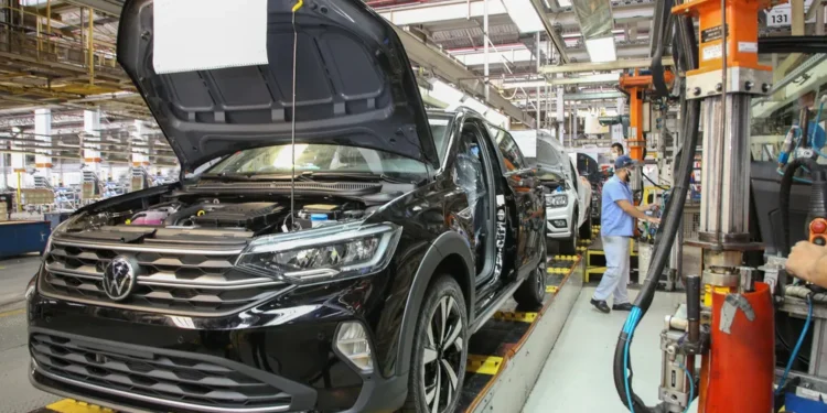 Volkswagen suspende temporariamente produção de carros no Brasil