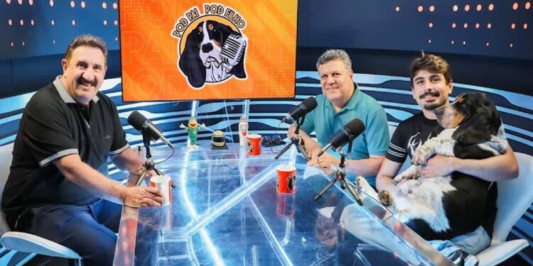 Ratinho, apresentador de TV, em entrevista garante não exercer influência no governo do Paraná