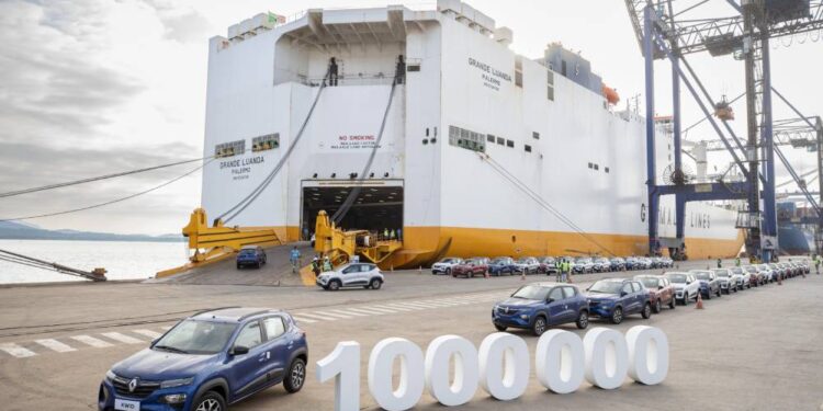 Renault atinge marca de um milhão de veículos exportados com destaque para o Porto de Paranaguá