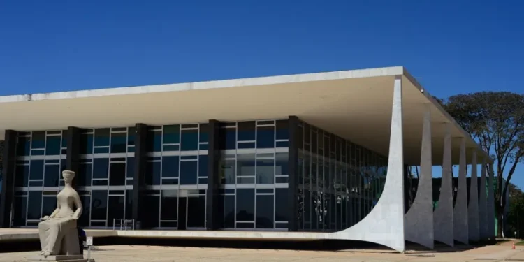 STF retoma julgamento do piso salarial da enfermagem nesta sexta (23)