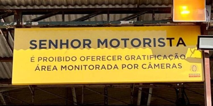 Portos do Paraná reforça proibição de gorjetas nos terminais