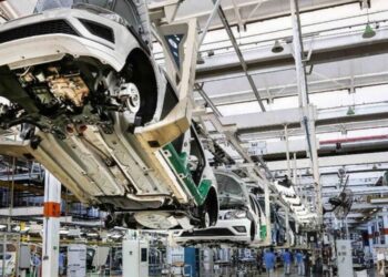 Renault e Volkswagen desaceleram produção no Brasil devido à estagnação do mercado