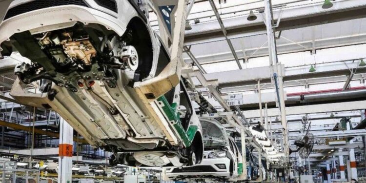 Renault e Volkswagen desaceleram produção no Brasil devido à estagnação do mercado