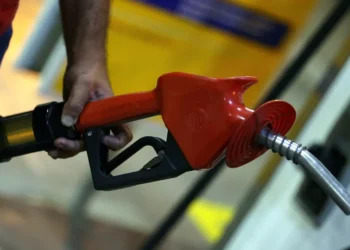 Preços médios da gasolina e do etanol voltam a cair nos postos de combustíveis, mostra ANP