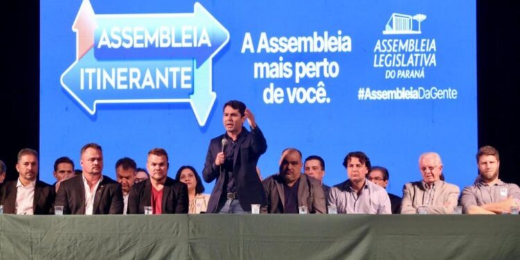 Assembleia Itinerante fortalece diálogo entre parlamentares e moradores de Paranaguá