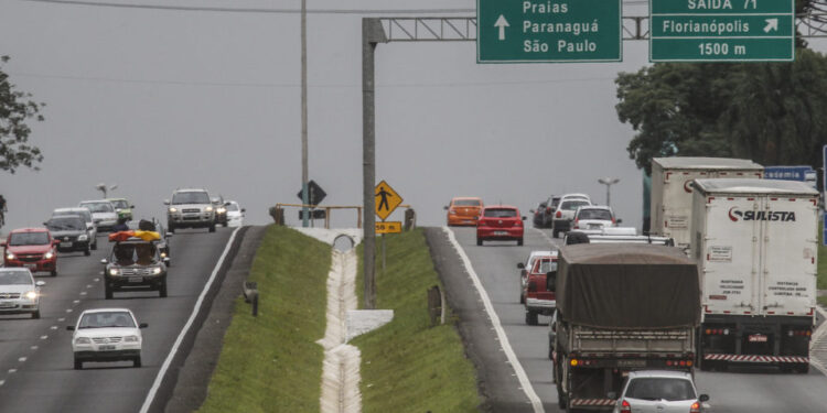 Paraná é o terceiro estado do país com mais trechos perigosos em rodovias, segundo PRF