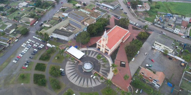 Praça Thomas Sheehan é revitalizada e entregue para a população