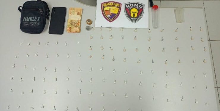 ROMU apreende bolsa com crack e cocaína durante patrulhamento de rotina no Jardim Esperança