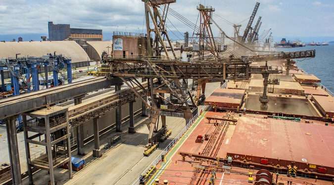 Portos do Paraná registram aumento nas importações de óleo de soja e derivados de petróleo