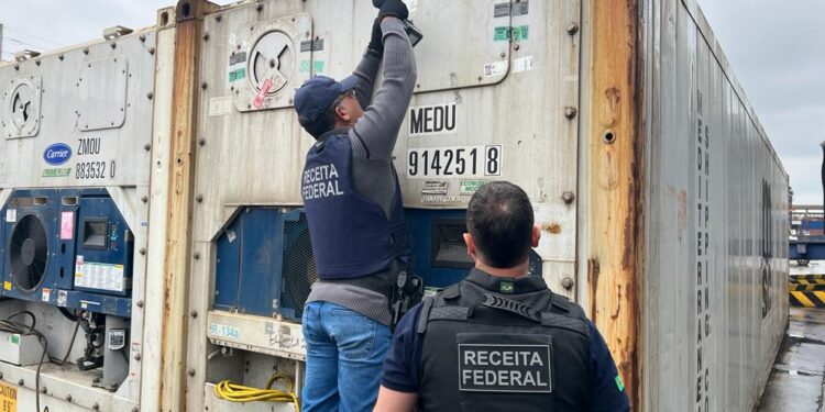 Receita Federal e Polícia Federal apreendem 11 quilos de cocaína no Terminal de Contêiner de Paranaguá