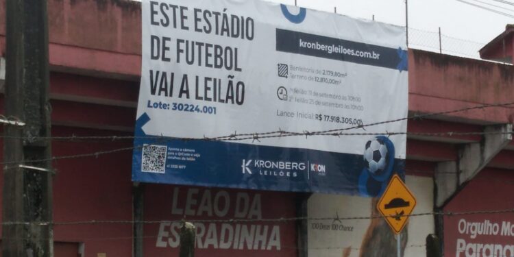 Comunidade de Paranaguá lamenta decisão de leiloar o estádio do Rio Branco