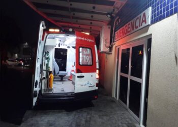 Desentendimento em casa noturna termina com segurança baleado