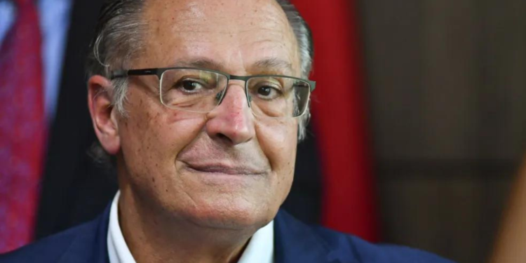 Mais de 115 mil veículos foram vendidos em menos de 4 semanas, diz Alckmin
