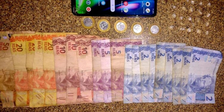 Trio suspeito de envolvimento com o tráfico de drogas é preso em Pontal do Paraná