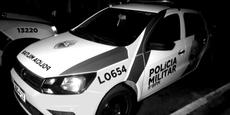 Adolescente é abordado por assaltante armado em ponto de ônibus no Jardim América