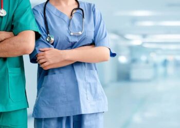 STF determina que rede privada pague o piso salarial aos profissionais de enfermagem.