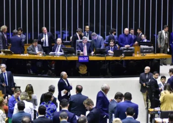 Falta de consenso adia votação da reforma tributária