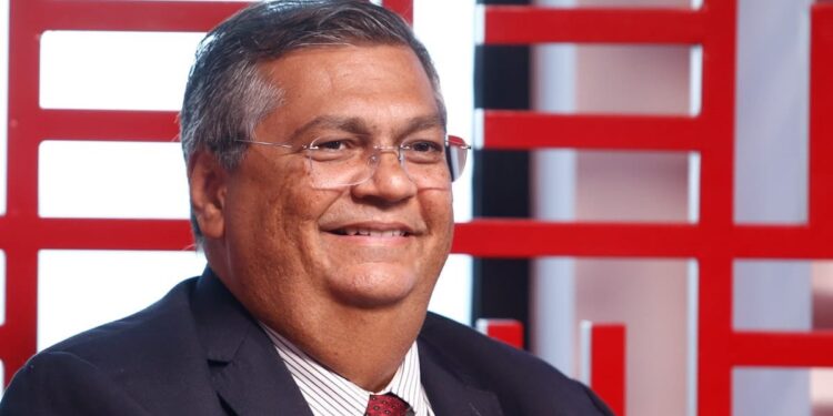 Ministro da Justiça Flávio Dino se destaca como ministro mais popular do governo Lula