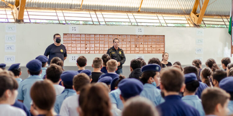 Em contramão ao Governo Federal, o Governo do Paraná abre recrutamento de militares da reserva para escolas cívico-militares