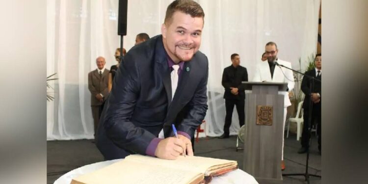 Justiça suspende aumento do salário do prefeito, vice-prefeito e secretários municipais de Paranaguá