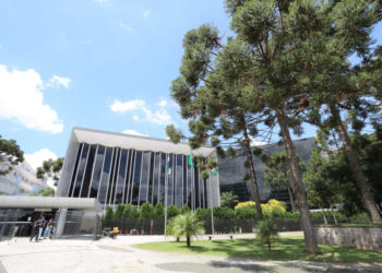 Assembleia Legislativa vota reajuste de servidores públicos do Paraná