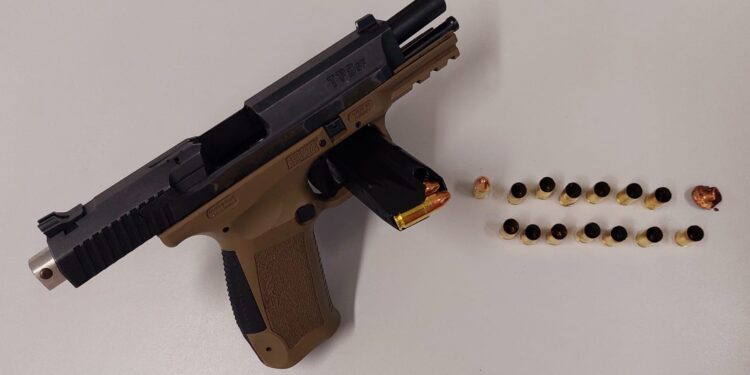 Rapaz é alvejado por vários tiros no Jardim Jacarandá em Paranaguá