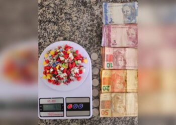 Policiais militares flagram homem desenterrando mais de 200 pedras de crack em Guaratuba