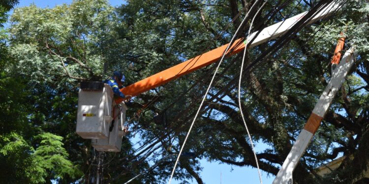 Copel recupera energia em 97% dos domicílios e reforça equipe na Grande Curitiba e Litoral