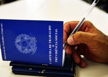 Taxa de desemprego no país cai para 8%, menor índice desde 2014