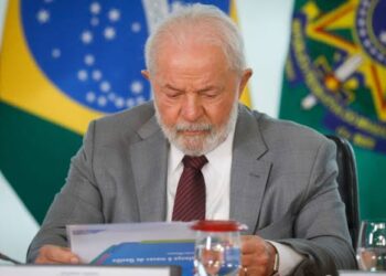 Presidente Lula assina medidas para taxar fundos exclusivos e rendimentos no exterior