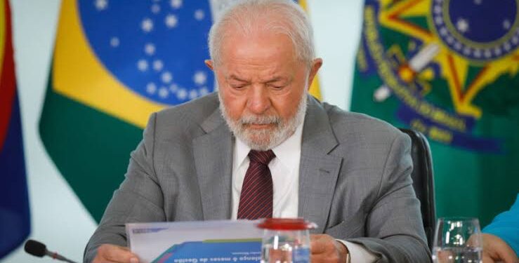 Presidente Lula assina medidas para taxar fundos exclusivos e rendimentos no exterior