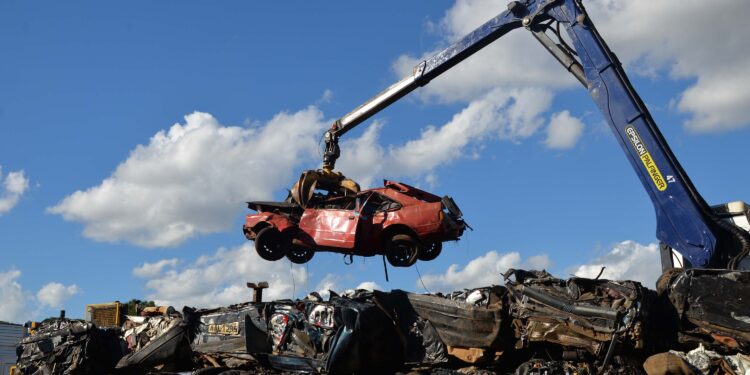 Detran promove leilão de 17.391 veículos para reciclagem no fim de agosto