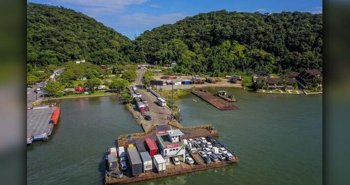 Funcionários do ferry-boat de Guaratuba encerraram greve, mas motorista enfrentaram filas imensas na travessia
