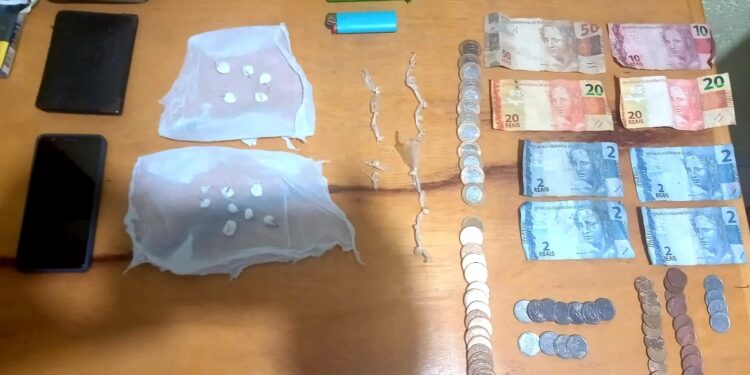 Acusado de envolvimento com o tráfico de drogas é preso pela PM em Pontal do Paraná.