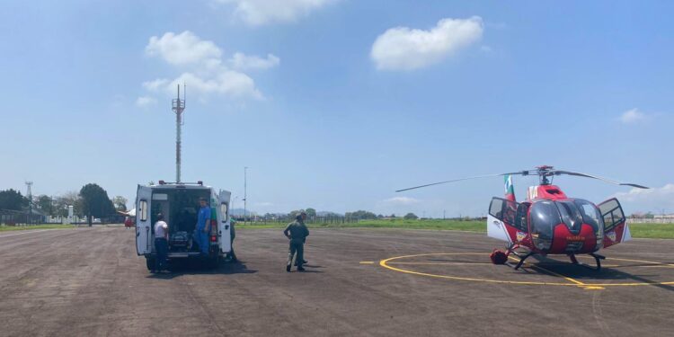 Bebê intoxicado com soda cáustica em Paranaguá é transferido de helicóptero para capital.